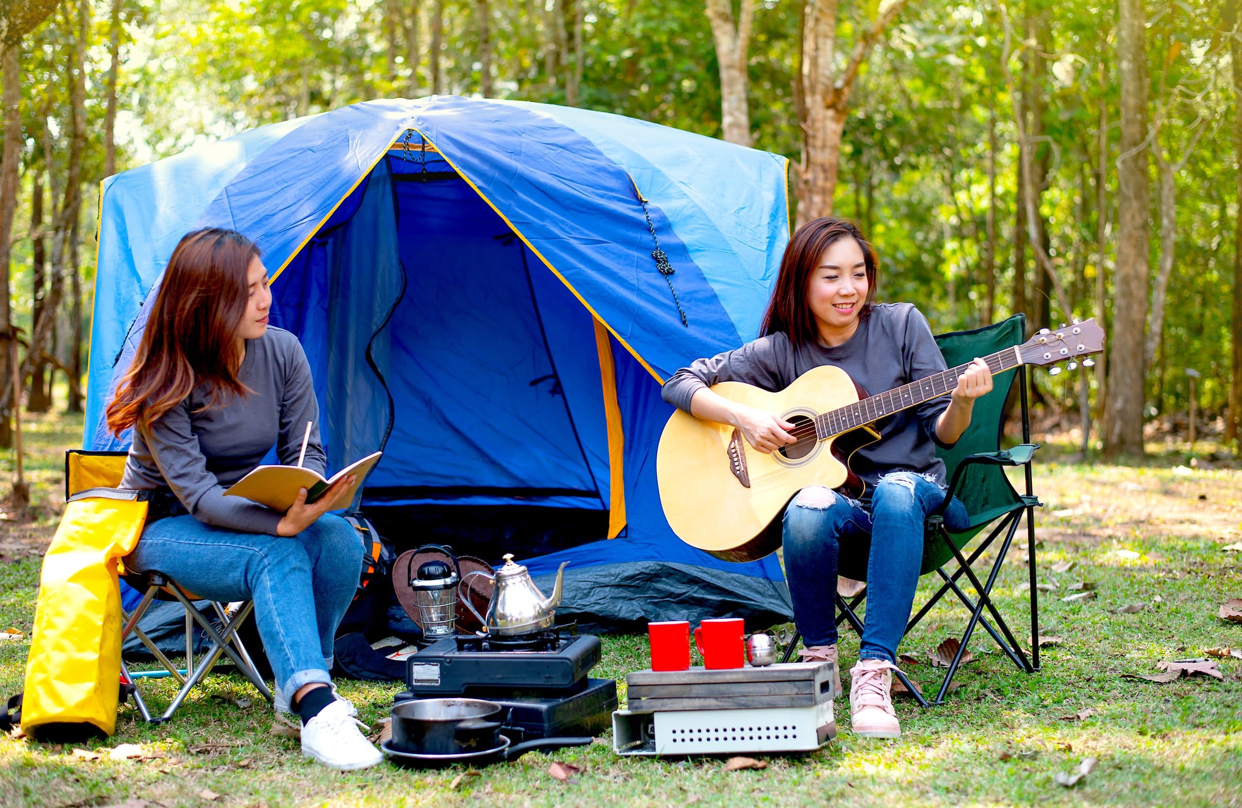 Quelles sont les infrastructures proposées par le camping le Pessac à ses clients?